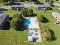Building Photo - 12 Manor Dr