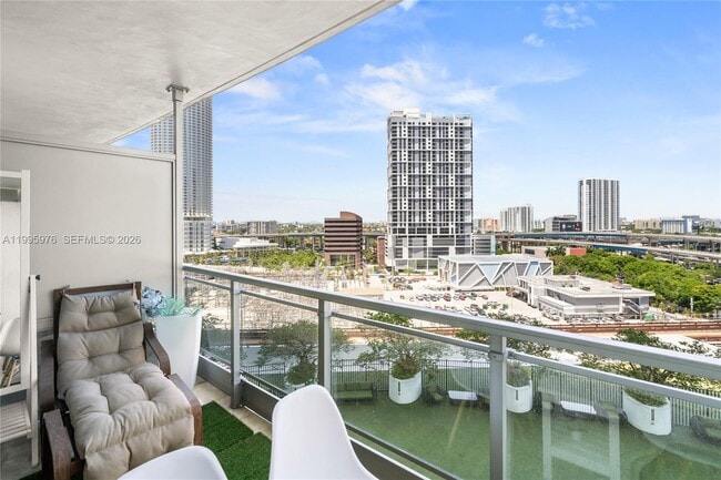 Building Photo - 90 SW 3rd St