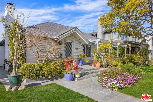 Building Photo - 2209 Pearl St