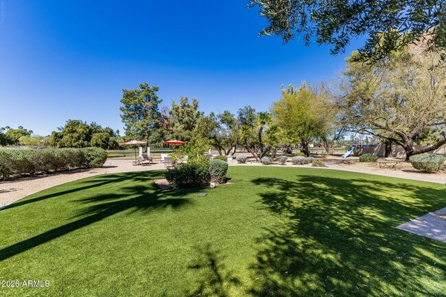 Building Photo - 11832 N Oakhurst Way