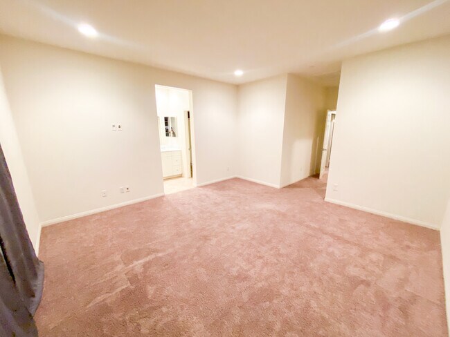 Building Photo - 5930 Ginger Dr