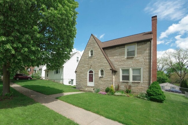 Primary Photo - 723 S Allen St