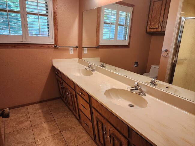 Building Photo - 516 Diamondhead Dr