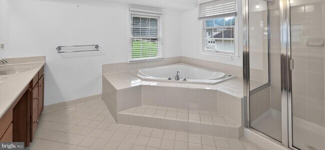 Building Photo - 6933 Sandy Creek Ct