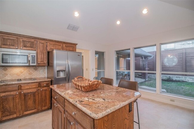 Building Photo - White Rock Highlands  4 bedrooms, 2.5 baths