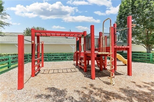 Building Photo - Equestrian Parc with Garage!