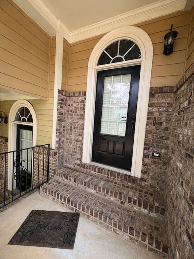 Building Photo - 2 bed 2.5 Condo- Great Location!