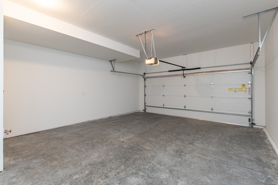 Building Photo - 401 Bainberry St