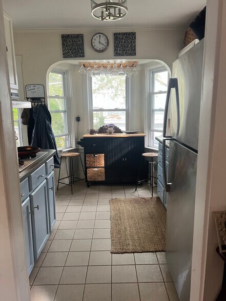 Building Photo - 42 Haskins Ave