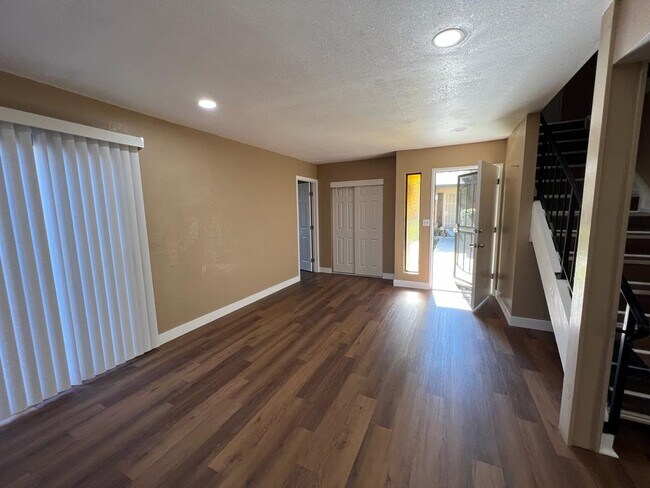 Building Photo - 4301 Isla Verde St