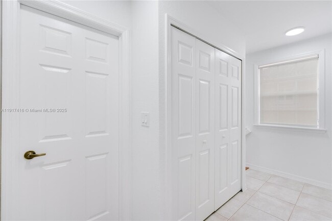 Building Photo - 9481 SW 78th Ave