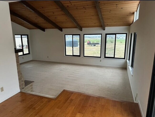 Building Photo - Charming 4br/2.5ba home on acreage in Desirable Rolling Hills SLO