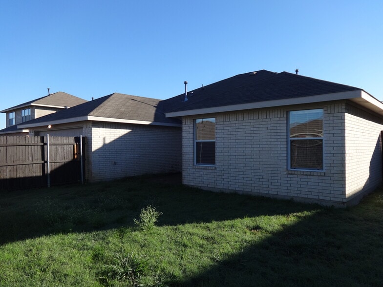 Building Photo - 1205 Rio Bravo Dr