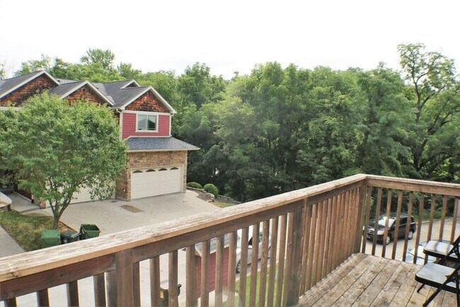 Building Photo - $2,400 | 3 Bedroom, 3.5 Bathroom Multi Flo...
