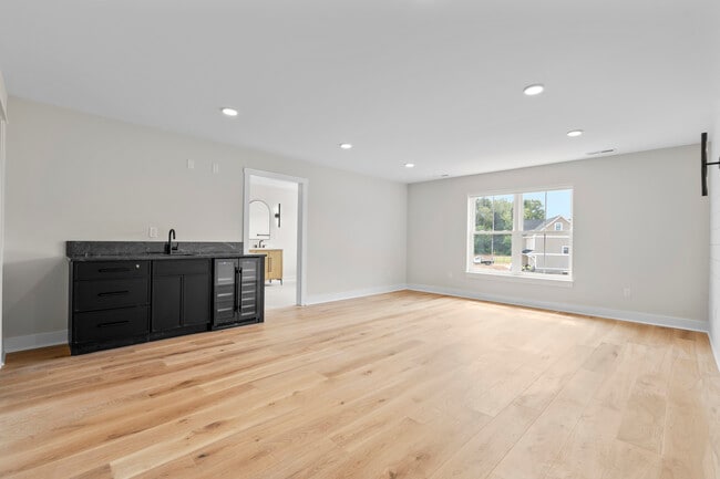 Building Photo - 9 June Dr