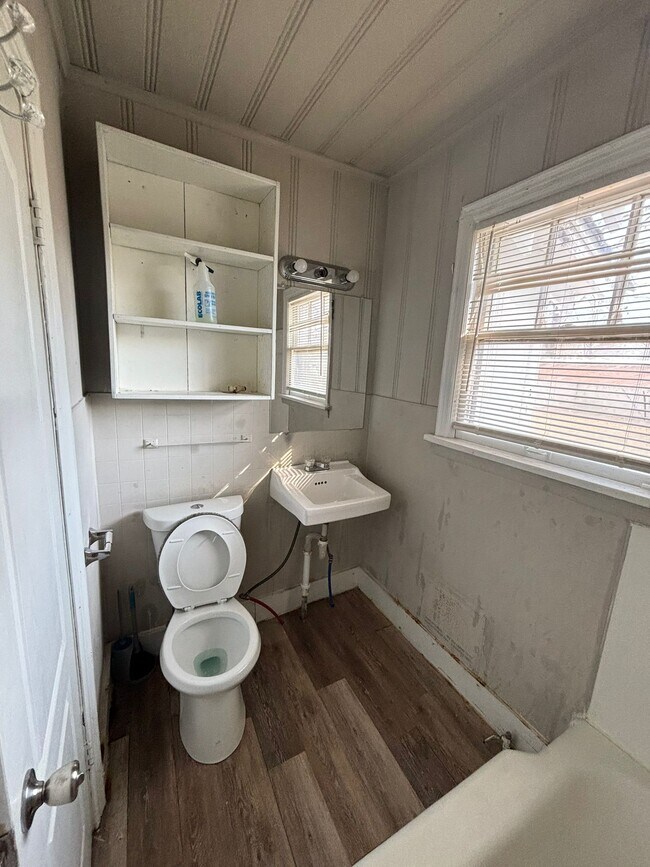 Primary Photo - 222 College Park Cir