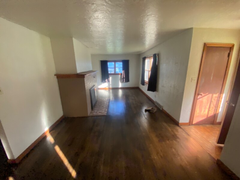 Building Photo - 709 Broad St