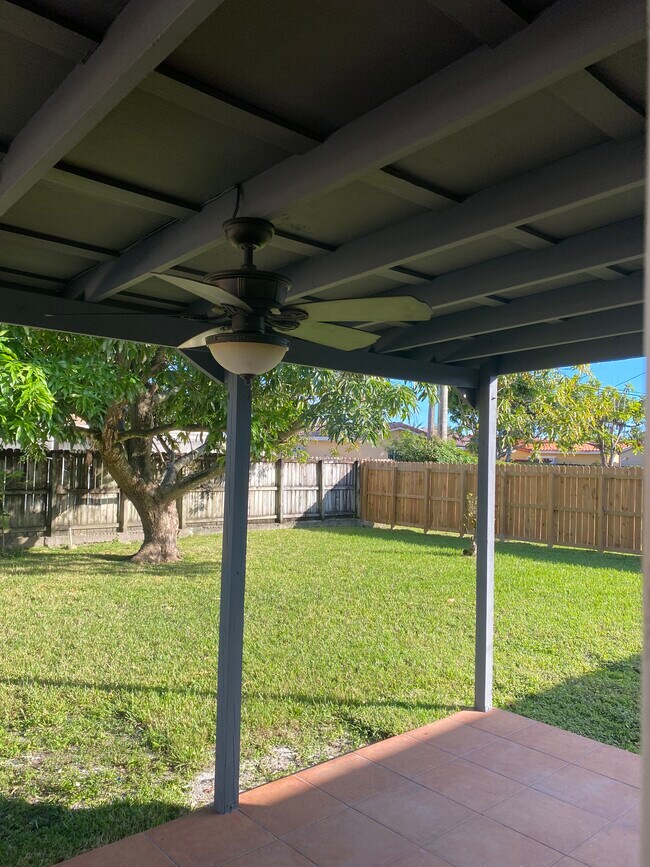 Building Photo - 3021 SW 78th Ct