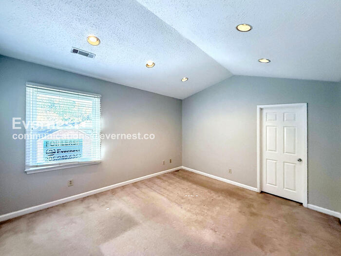 Building Photo - 713 Carr Ave