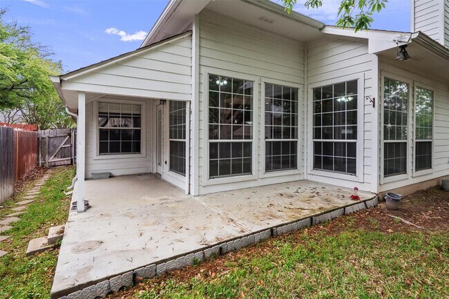 Building Photo - 901 Cashew Ln