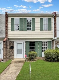 Building Photo - Charming 3 bedroom 1.5 bath townhome in Hi...