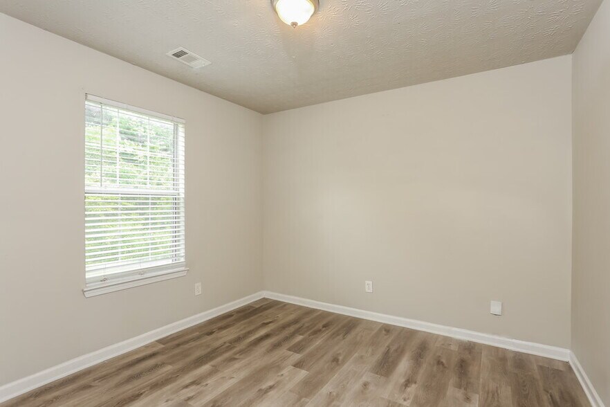 Building Photo - 5660 Black Berry Row