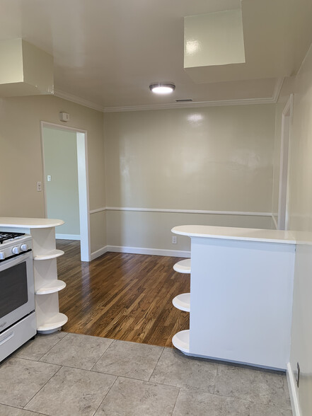 Dining area - 4113 Charles Ave