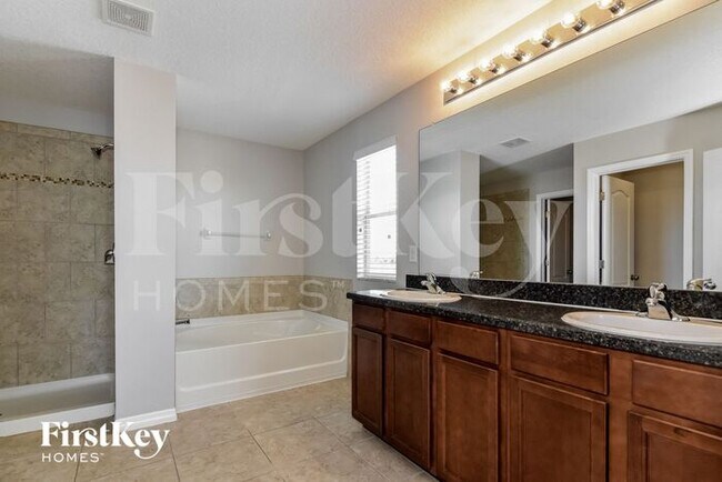 Building Photo - 561 Vista Ridge Dr