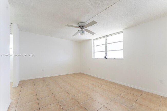 Building Photo - 3551 NE 169th St