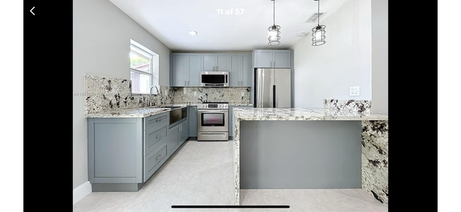 Building Photo - 13804 Kendale Lakes Dr