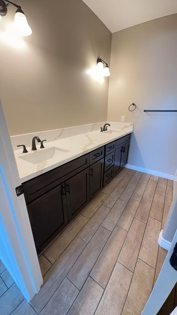 Building Photo - NEWER CONSTRUCTION 4 BEDROOM APPLE VALLEY HOME