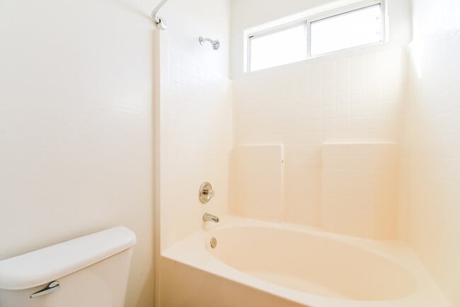 Building Photo - 2730 E Calle Del Norte Dr