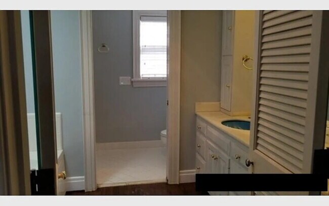 Building Photo - "Spacious 2600 Sq Ft Opportunity in Nashville's Prime Location!"