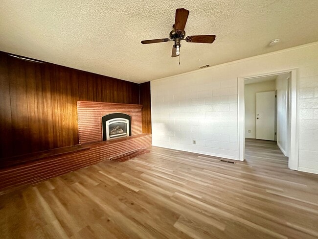 Building Photo - 4 Bedrooms, 3 Bath Home in Northwest Reno