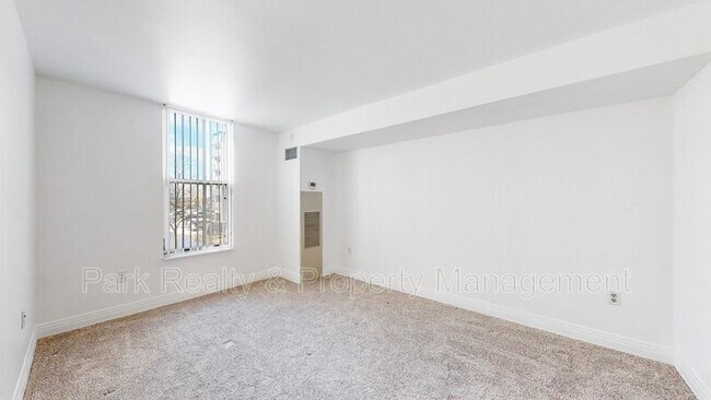 Building Photo - 601 W 11th Ave