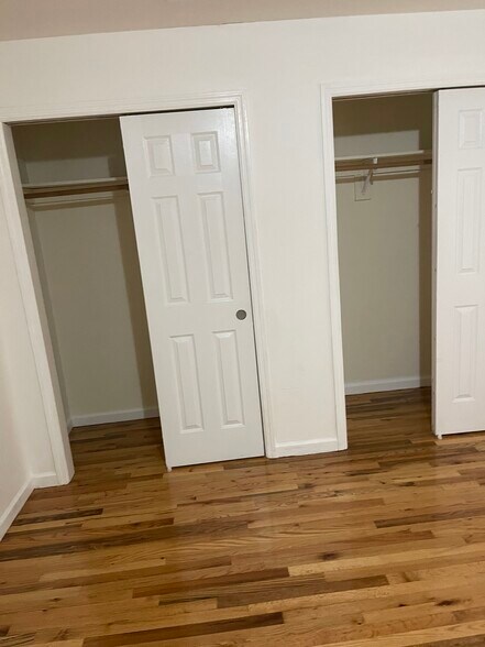 Building Photo - 613 S Park St