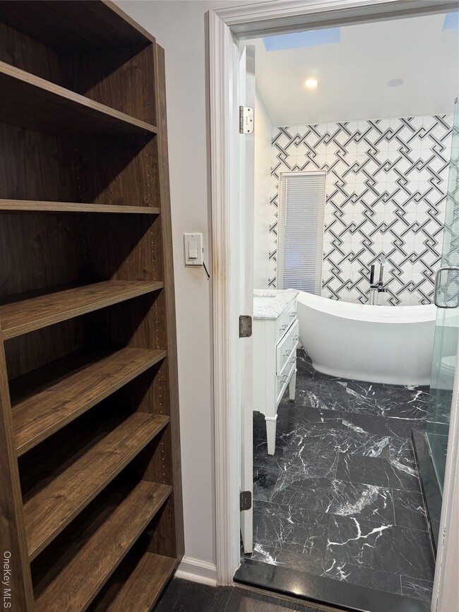 Building Photo - 731 Hungry Harbor Rd