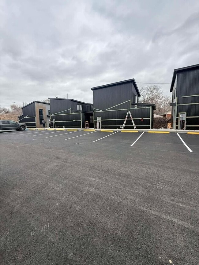 Building Photo - Steel Hollow Cottage Community