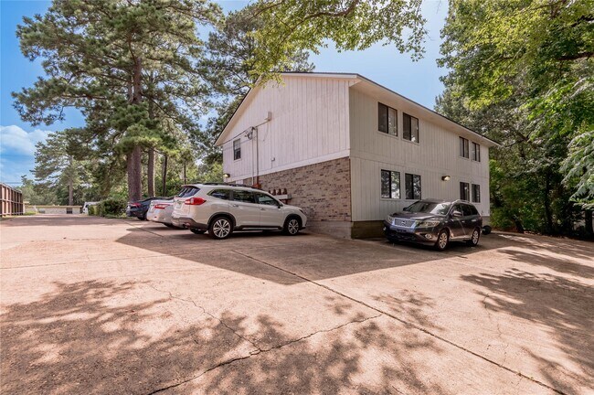 Building Photo - 1329 Windsor St