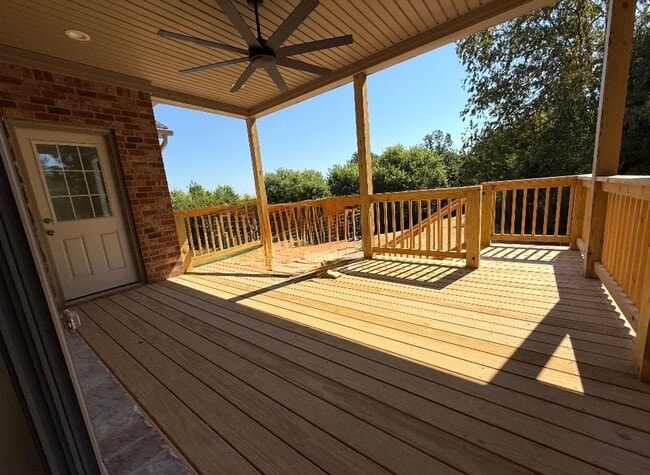 Building Photo - 102 Twin Lakes Dr