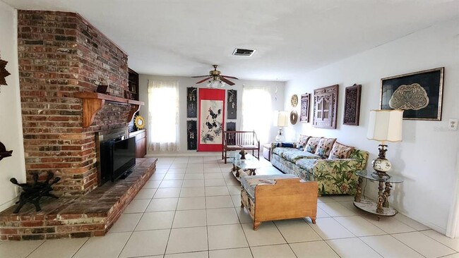 Building Photo - 2405 Neptune Rd