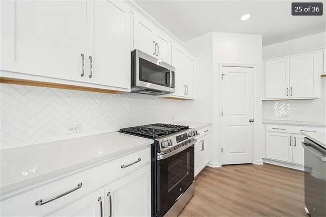 Building Photo - 320 Silverleaf Trl