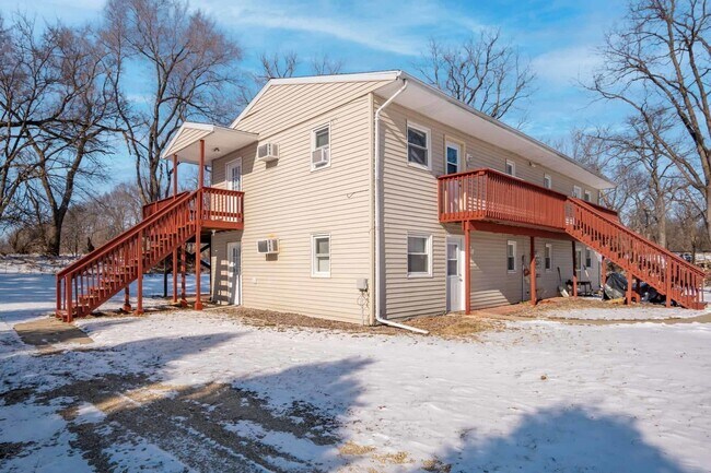 Building Photo - 315 W Railroad St