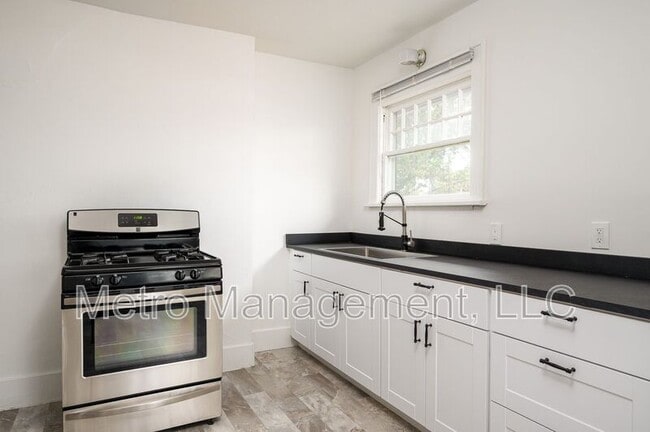 Building Photo - 1415 N Rosa Parks Way