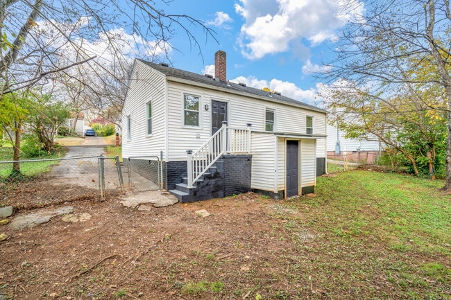 Building Photo - 2324 Greenfield Ln