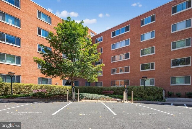 Building Photo - 5100 Dorset Ave