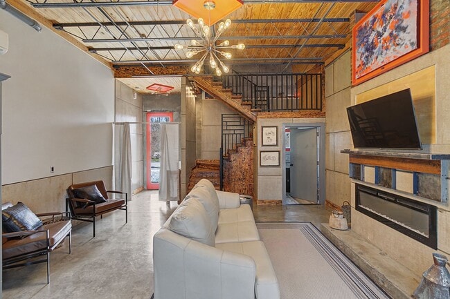 Building Photo - 2204 Austin Ave