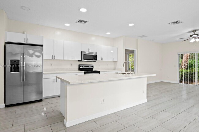 Building Photo - 2700 Creekside Dr