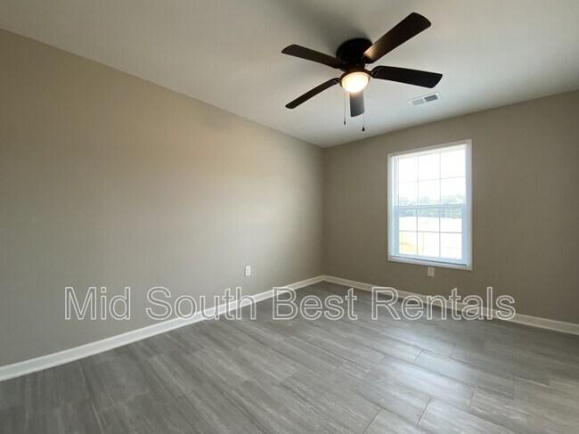 Building Photo - 2400 Loop Acres Dr