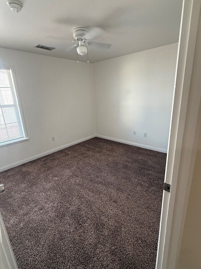 Building Photo - 106 Blue Dr